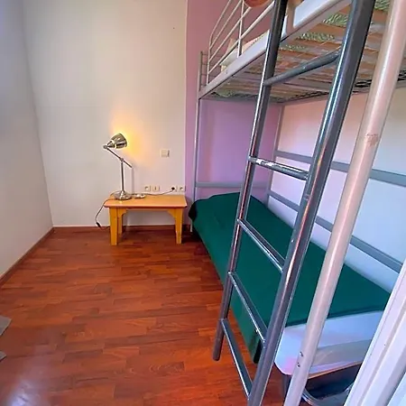 Otel Maisonnette Dans Village Canape Convertible , 1 Lit Et Mezzanine ,draps En Mugron