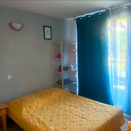 Maisonnette Dans Village Canape Convertible , 1 Lit Et Mezzanine ,draps En